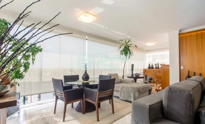 Imagem Apartamento no Morumbi, com 04 suítes, 06 banheiros e 04 vagas. O condomínio dispõe de Piscina, A...