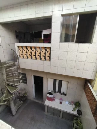 Imagem Sobrado de 3 quartos no Jardim Las Vegas, Santo André-SP: 2 banheiros, 2 vagas de garagem, 156m² de área!