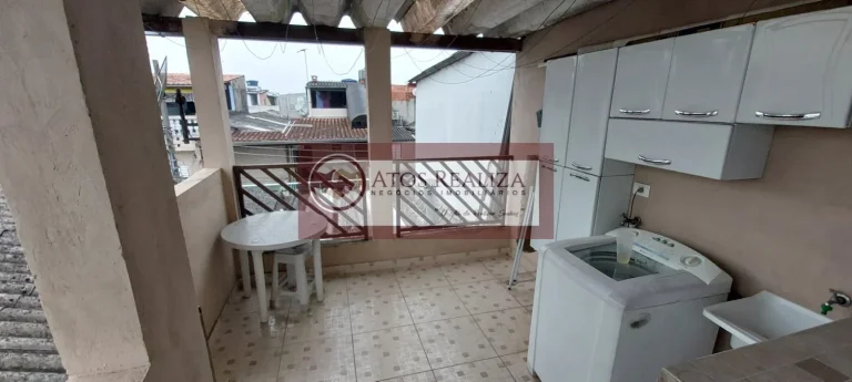Imagem Vendo lindo sobrado em valor de Oportunidade, com 3 dormitórios sendo 1 suíte, eescritório, 2 vagas, sacada envidraçada e Jardim de inverno.