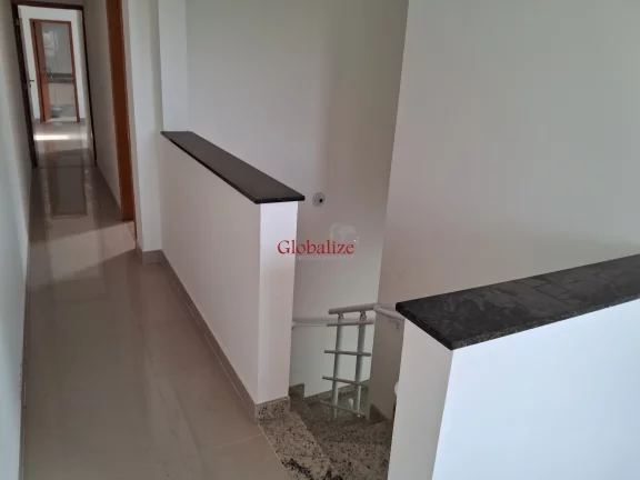 Imagem Belíssima casa alta Duplex em Santos na Ponta da Praia com duas garagens e churrasqueira a venda por R$ 990.000,00