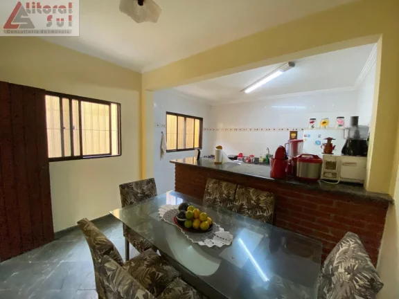 Imagem casa isolada na mirim praia grande