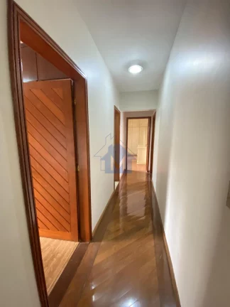 Amplo Apartamento Semimobiliado no Centro, 1 Suíte e 2 Quartos, 191 m²!