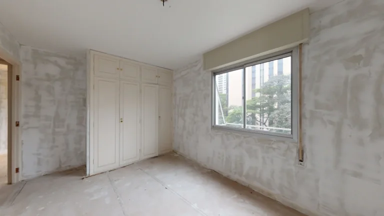 Imagem Apartamento em Reforma 156M², 3Q, 1 Banheiro, 2 Vagas.