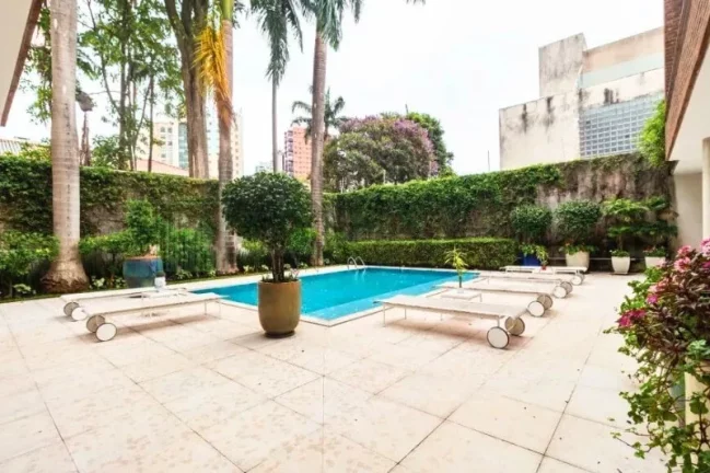 Imagem Casa magnifica à venda no Jardim Europa, São Paulo-SP: 5 quartos, 5 suítes, 6 salas, 10 banheiros, 12 vagas, 1.460m²!