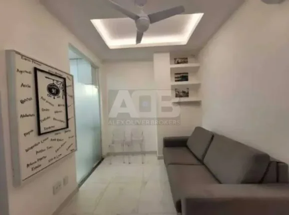 Imagem Apartamento à venda em Copacabana, 48m2, Quarto e Sala, 50 metros da Praia.
