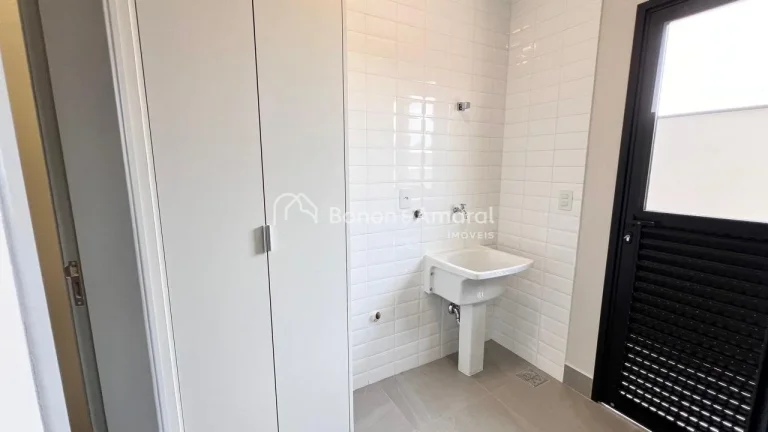 Imagem Área Construída: 220 m²
Terreno: 300 m²
Andar Térreo:

Suítes: 3 suítes, sendo 2 com armário...