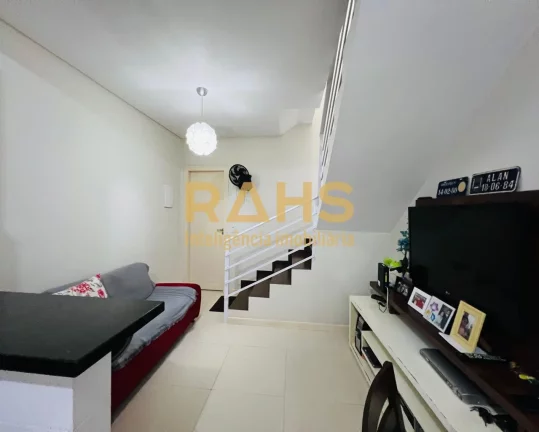 Imagem Excelente Sobrado Geminado com 1 suíte mais 2 quartos no Bairro Boa Vista em Joinville/SC. O imóve...