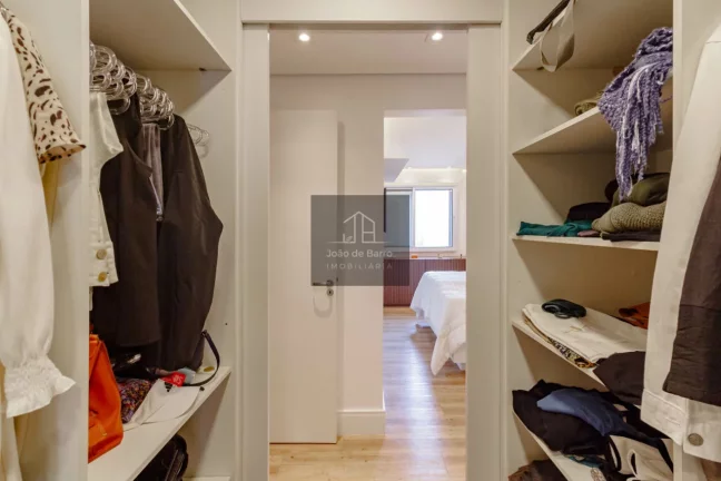 Imagem Apartamento Impecável no Itaim Bibi - 3 Dorms, 1 Suíte, 105m². Viva o Melhor de SP!