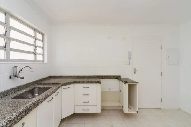 Imagem Apartamento 125M², 3Q, 2 Banheiros, 1 Vaga, Sacada, Armários.
