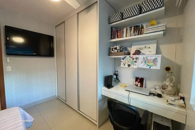 Imagem Localizado no vibrante bairro da Savassi, este apartamento oferece uma experiência de vida urbana s...