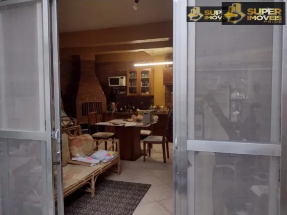 Imagem Casa Padrão para Venda em Centro Pelotas-RS - 2404