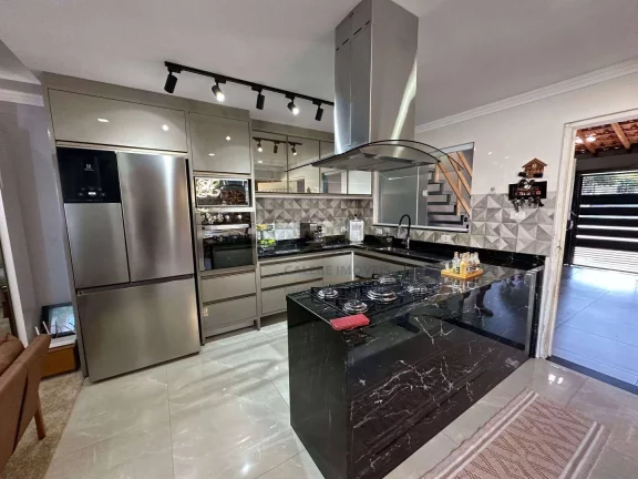 Imagem Sobrado com 5 dormitórios à venda, 210 m² por R$ 650.000,00 - Residencial Donato Flores - Tatuí/SP