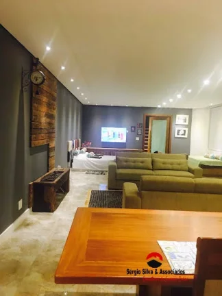 Imagem Casa de Alto Padrão a Venda no Alto da Boa Vista, em Campos do Jordão - SP.