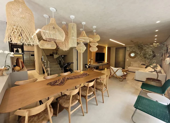 Imagem CASA DE CONDOMÍNIO FINAMENTE DECORADA À VENDA NA RIVIERA DE SÃO LOURENÇO.