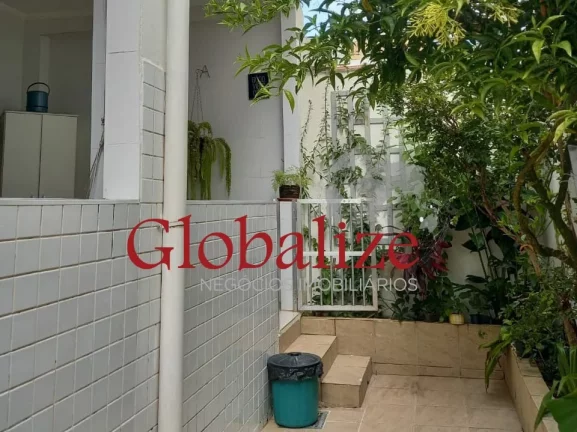 Imagem Sobrado à venda com 3 dormitórios e 2 vagas no bairro do Gonzaga em Santos por R$ 1.100.000,00