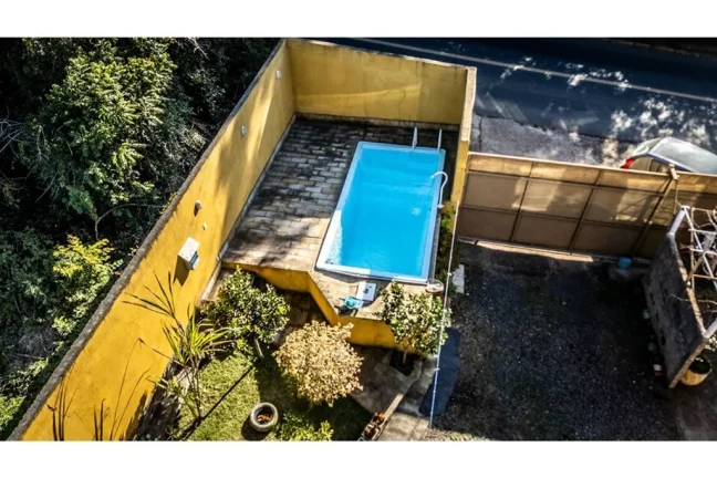 Imagem Casa à venda em Porto Alegre, Agronomia, com 2 quartos, 220m²