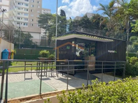 Imagem Apartamento reformado, com 3 dormitórios e armários planejados, cozinha com móveis planejados, ar...