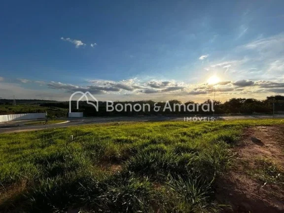 Imagem Excelente terreno de esquina com 605 m², em leve aclive, oferecendo uma metragem diferenciada e uma...