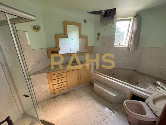 Imagem Apartamento com área privativa de 205,840 m², localizado no bairro Bucarein, possuindo 2 vagas de ...