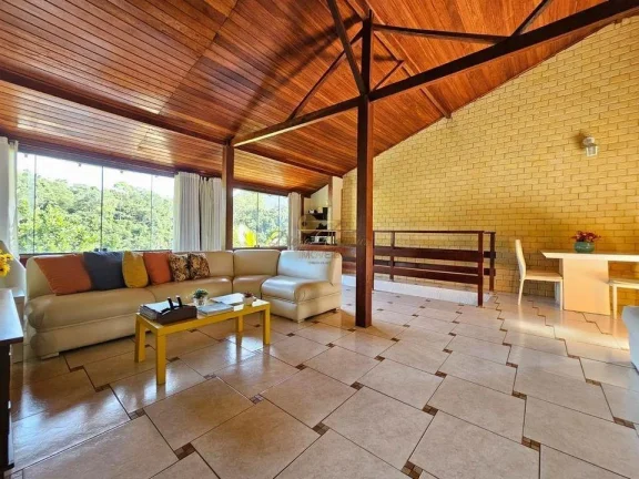 Imagem Casa em Condomínio para Venda em Teresópolis / RJ no bairro Vale Alpino