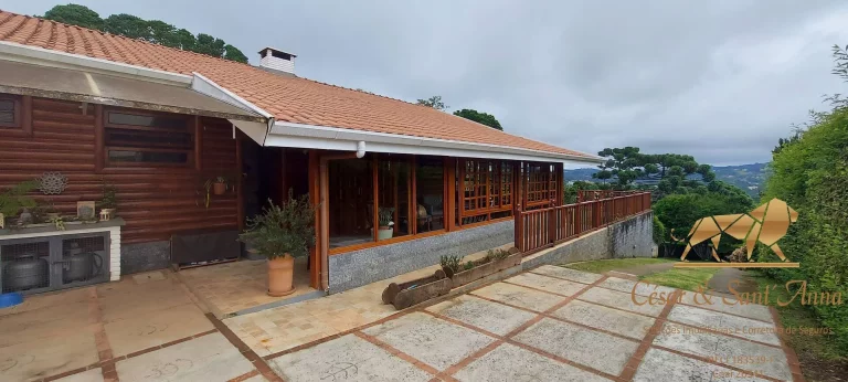 Imagem Linda casa com vista permanente no Alto do Capivari com 380m².
