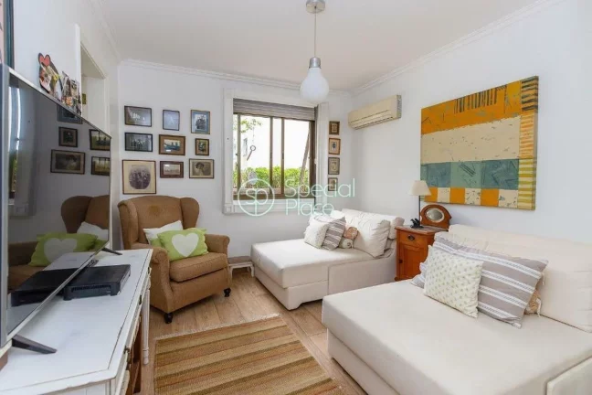 Imagem Belíssimo apartamento com 264 m² de área privativa, living com pé direito duplo, lareira, mezani...