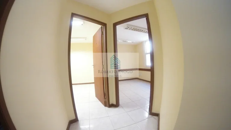 Imagem Sala comercial em condomínio à venda no Centro do Rio de Janeiro-RJ: 13 salas, 4 banheiros, 288m² de área!