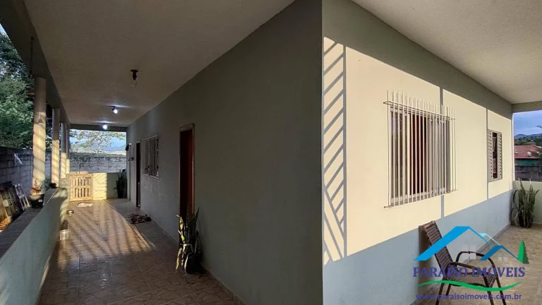 Imagem Oportunidade Imperdível: Casa Toda Avarandada à Venda!