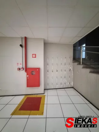 Imagem Galpão comercial de alto padrão em Vila Gomes Cardim, São Paulo-SP: 4 salas, 10 banheiros, 6 vagas de garagem, 6.100m² de área
