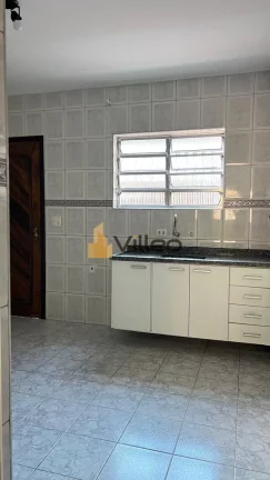Imagem No coração da Vila Guaraciaba, esta residência une praticidade, privacidade e um espaço generoso...