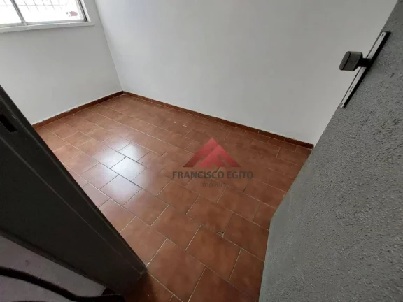 Imagem Apartamento com sala dois quartos,cozinha,area de serviço e a dependencia revertida para um terceiro quarto,colado ao super mercado Real,e próximo ao