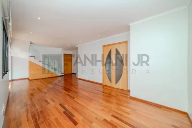 Imagem Cobertura duplex com piscina na Vila Nova Conceição: 3 quartos, 3 suítes, 3 salas, 5 banheiros, 4 vagas e 241m² de sofisticação em São Paulo-SP.