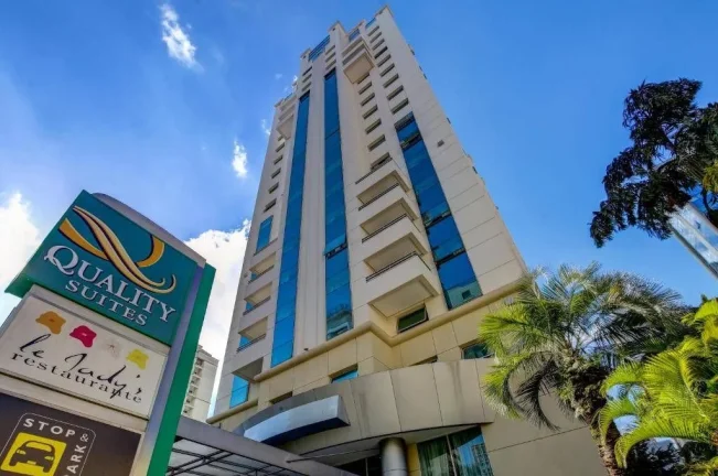 Imagem Flat disponível para locação no Quality Suites Oscar Freire em Pinheiros, com 32m², 1 dormitório e 1 vaga