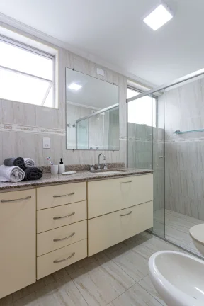 Imagem Apartamento 158M² Reformado, 3Q, 1 Suíte, 2 Banheiros, 2 Vagas, Salão de Festas, Playground, Brinquedoteca, Bicicletário, Área Verde.