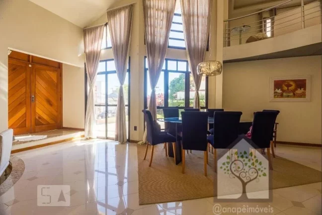 Imagem Ampla Casa com 5 Quartos à Venda