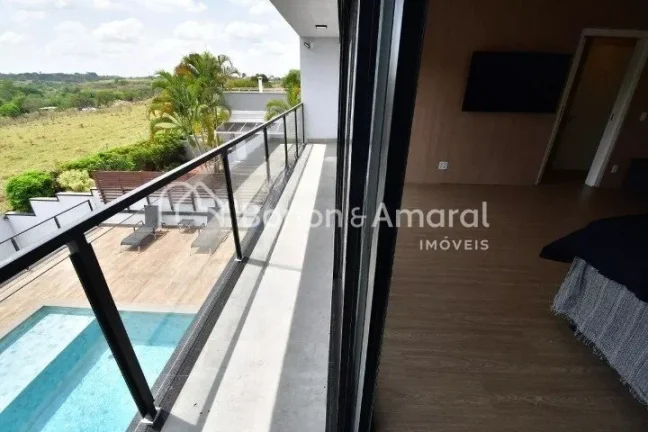 Imagem Esta elegante residência, construída há apenas 2 anos, está situada em um terreno de 450m² e po...