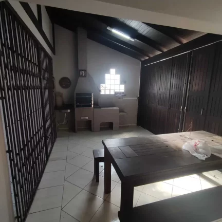 Imagem Casa averbada com 3 dormitórios sendo 1 suíte e 2 vagas de garagem em Joinville