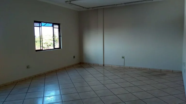 Imagem ALUGUEL DE SALÃO COMERCIAL 40M² COM WC E AR CONDICIONADO