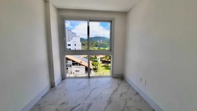 Imagem Apartamento com 3 dormitórios sendo 1 suíte e 2 vagas de garagem na Praia Brava em Itajaí