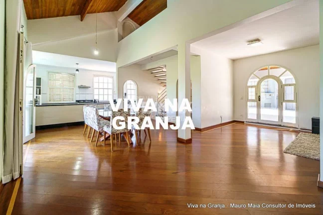 Imagem Casa com 5 quartos, sendo 4 suítes na Granja Viana - Carapicuíba/SP