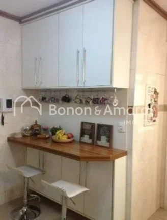 Imagem Excelente apartamento, totalmente reformado e bem localizado, com sala para dois ambientes e varanda...
