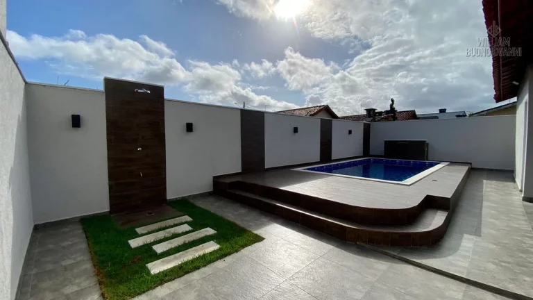 Imagem Belíssima casa ampla com piscina em Itanhaém á venda