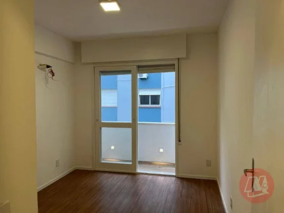 Imagem Na rua dos Andradas, apartamento rodo reformado.