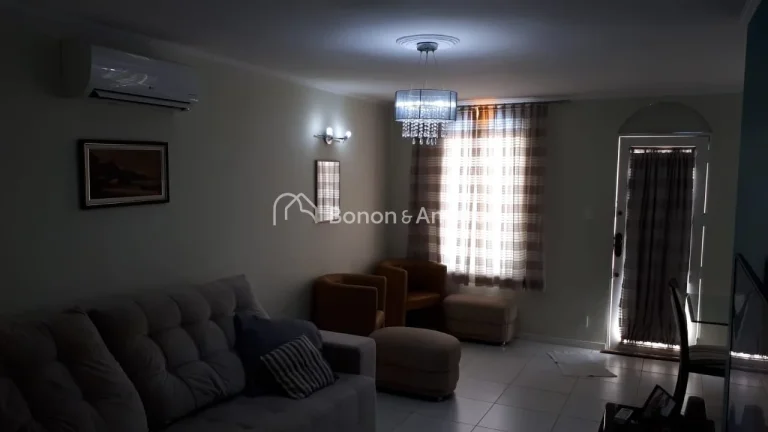 Imagem Com 190 m² de área construída em um terreno de 250 m², esta residência combina conforto, funcio...