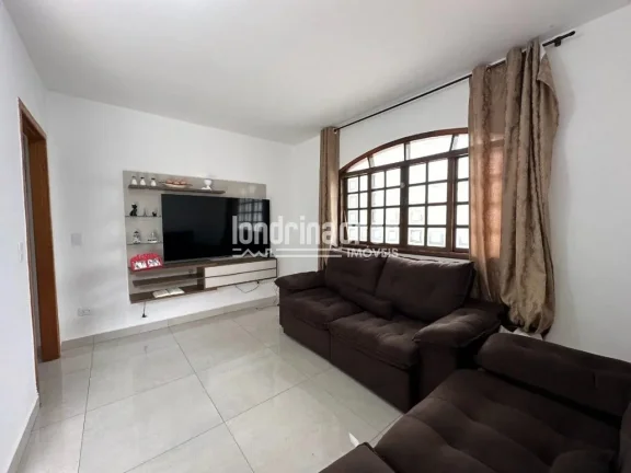 Imagem Casa ampla na região leste de Londrina com 4 dormitórios (1 suíte), piscina aquecida, churrasqueira, varanda e 7 vagas de garagem – Conforto e lazer!