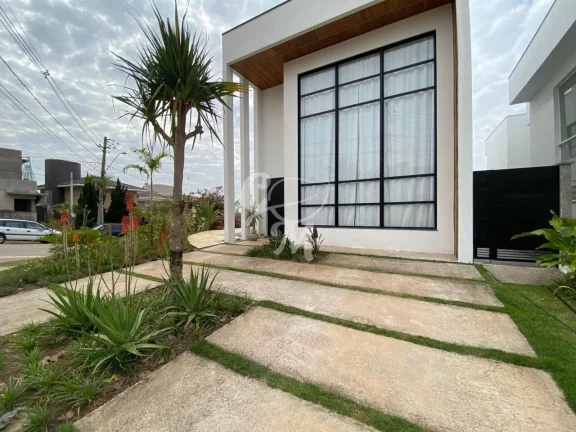 Imagem Casa em Condomínio com Lazer e Lago