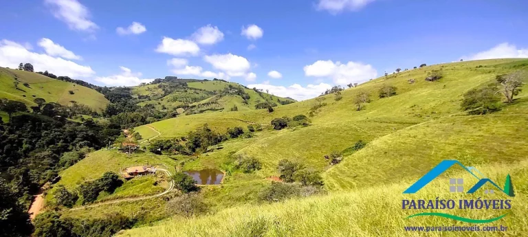 Imagem Invista em Tranquilidade: Terreno com Cachoeira e Vista Incrível!