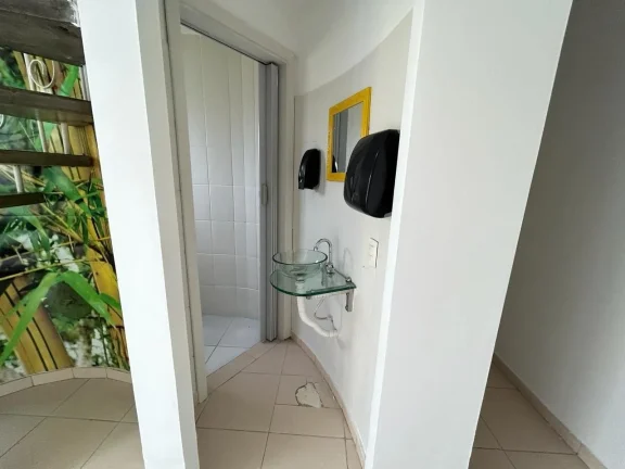 Imagem Salão Comercial de Alto Padrão para Locação na Vila Hortência, Sorocaba-SP: 5 Salas, 2 Banheiros, 150m² de Área.