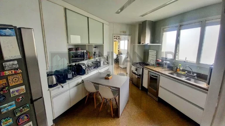 Imagem Luxuoso Apartamento de 4 Quartos no Jardim Paulista com Suítes, 3 Salas e 4 Vagas de Garagem - São Paulo-SP