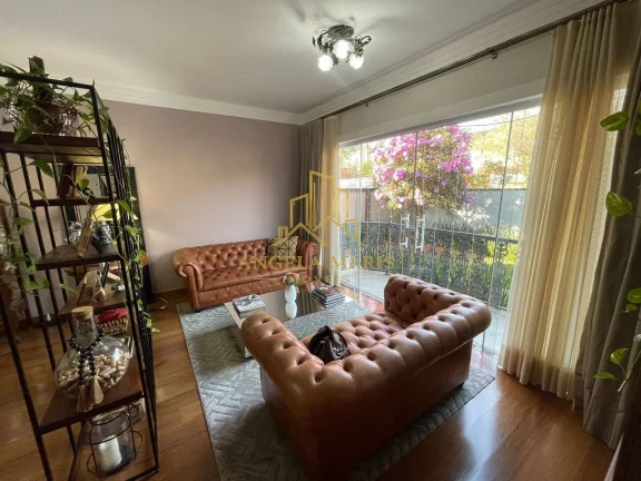 Imagem Casa Sobrado 3 quartos (1 suíte), 4 vagas, Jardim das Colinas - Sjc.